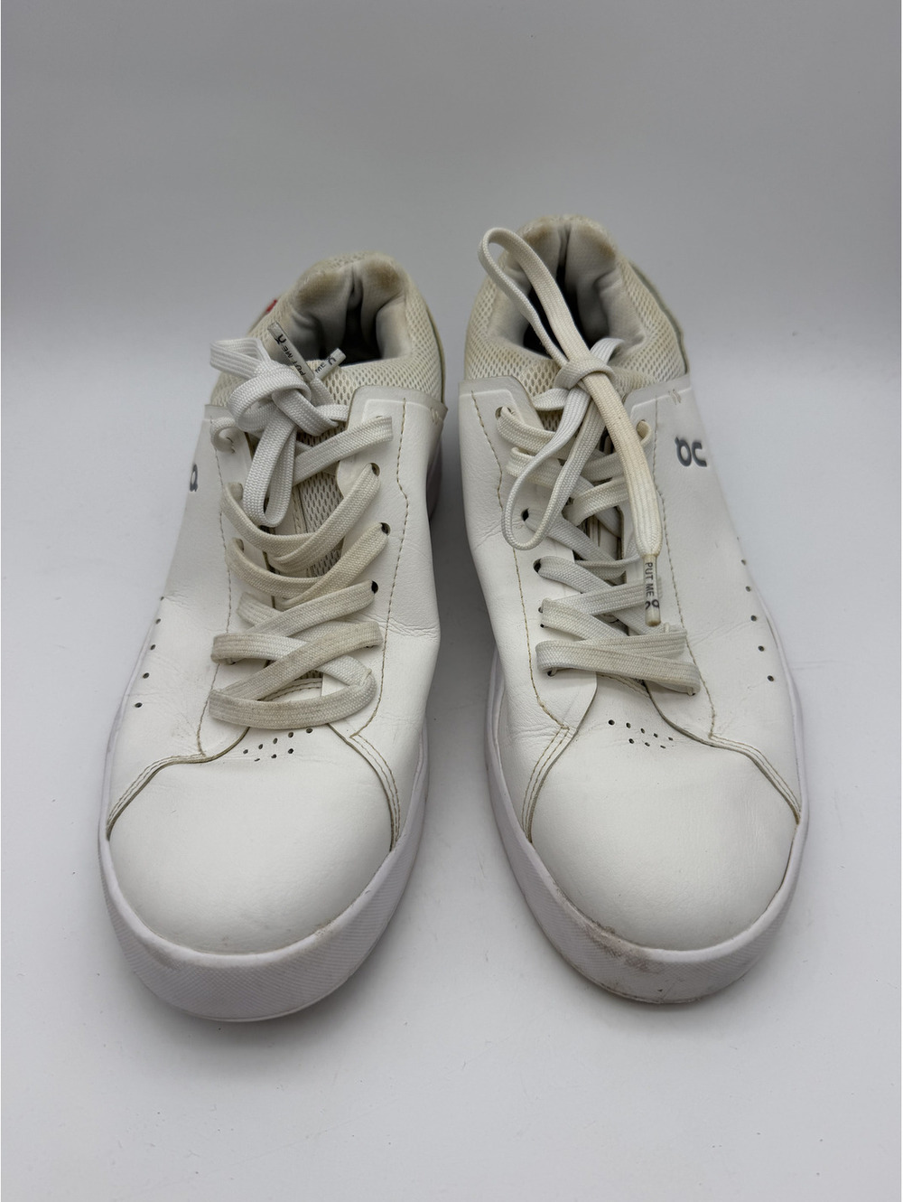 On The Roger Advantage White Sneakers, Women's Size 9.5
